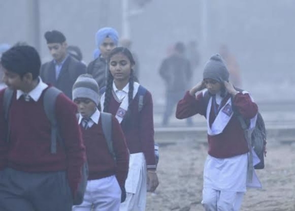 कडाक्याच्या थंडीमुळे वाराणसीमध्ये आठवीपर्यंतच्या शाळांना २९, ३० डिसेंबर रोजी सुट्टी जाहीर