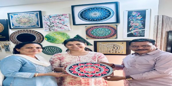 लिप्पन आर्ट : माती-आरशातून उमलणारी परंपरा…