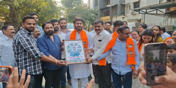 डोंबिवलीत इच्छुक उमेदवारांची फॉर्म भरण्यासाठी लगीनगाई!