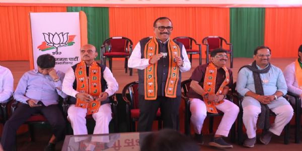 छ. संभाजीनगर भाजपाच्या स्थानिक कार्यालयात मंत्र्यांच्या उपस्थितीत बैठकीचे सत्र