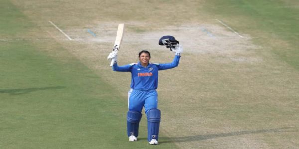 स्मृती मानधना महिला क्रिकेटमध्ये सर्वात जलद १० हजार धावा करणारी फलंदाज