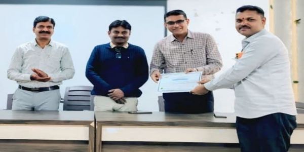 विभागीय आत्मचरित्र लेखन स्पर्धेत खोब्राजी वाळवटे यांची राज्यस्तरीय स्पर्धेसाठी निवड