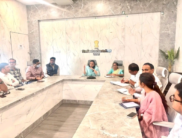 जालना शहरातील चौक व रस्ते बांधणीसाठी बैठक जालना शहरातील चौक व रस्ते बांधणीसाठी बैठक