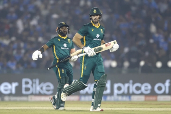 रायपूर वन-डेत दक्षिण आफ्रिकेची भारतावर 4 विकेट्सने मात रायपूर वन-डेत दक्षिण आफ्रिकेची भारतावर 4 विकेट्सने मात