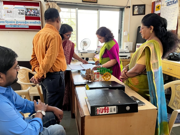 जिल्हा परिषद मुख्य कार्यकारी अधिकाऱ्यांकडून आस्थाच्या कामाची पाहणी जिल्हा परिषद मुख्य कार्यकारी अधिकाऱ्यांकडून आस्थाच्या कामाची पाहणी