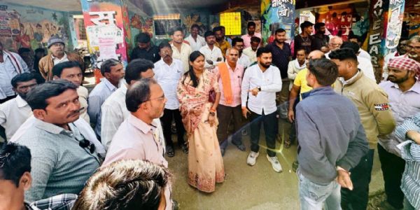 नांदगावच्या नगराध्यक्ष पदभार स्वीकारण्याआधी ॲक्शन मोडवर