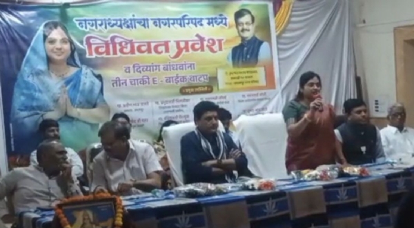 अचलपूर नगरपालिकेत नगराध्यक्ष रुपाली अभय माथने यांचा ऐतिहासिक पदग्रहण सोहळा