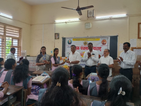 ग्राहक पंचायत निबंध स्पर्धा बक्षीस वितरण ग्राहक पंचायत निबंध स्पर्धा बक्षीस वितरण