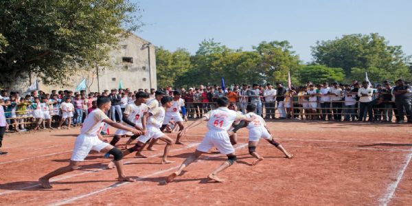 बीडमध्ये क्रीडा महोत्सवात रंगल्या मुलांच्या कबड्डी स्पर्धा