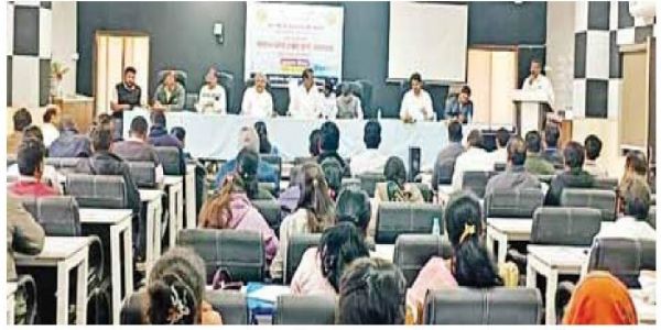 चिखलदरा येथील पाणीटंचाई सभा विविध मुद्यांवर गाजली, पाणी टंचाईवर आमदार संतापले, अधिकाऱ्यांचे टोचले कान