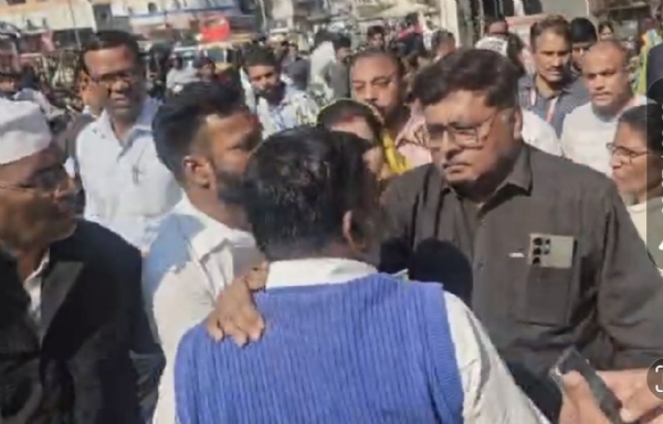 अमरावतीत भाजपच्या तिकीट वाटपावर वाद; हिंदुत्ववादी कार्यकर्त्यांचा संताप, राजापेठ कार्यालयात धक्काबुक्की