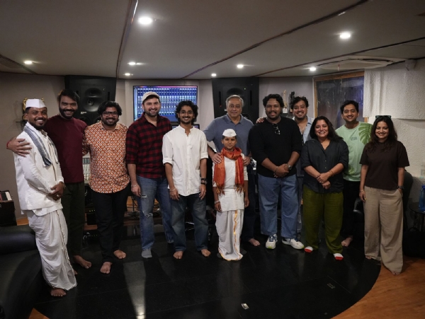 मराठी शाळांची आठवणी जागे करणारे ‘शाळा मराठी’ हे गाणे प्रेक्षकांच्या भेटीला मराठी शाळांची आठवणी जागे करणारे ‘शाळा मराठी’ हे गाणे प्रेक्षकांच्या भेटीला