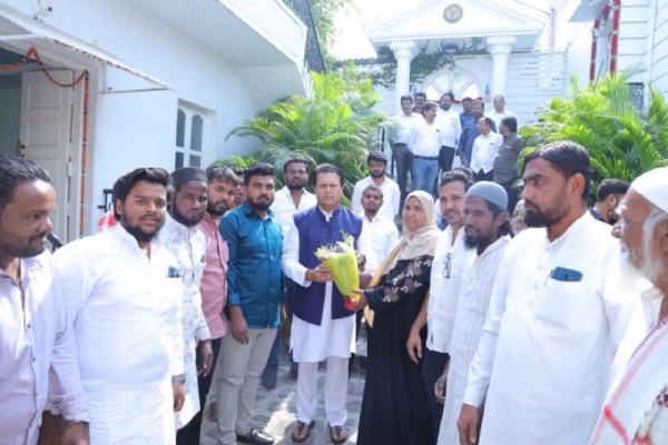 आमदार अमित देशमुख यांचा बाभळगाव निवासस्थानी नागरिकांशी संवाद; अडचणी सोडवण्यासंदर्भात सूचना आमदार अमित देशमुख यांचा बाभळगाव निवासस्थानी नागरिकांशी संवाद; अडचणी सोडवण्यासंदर्भात सूचना