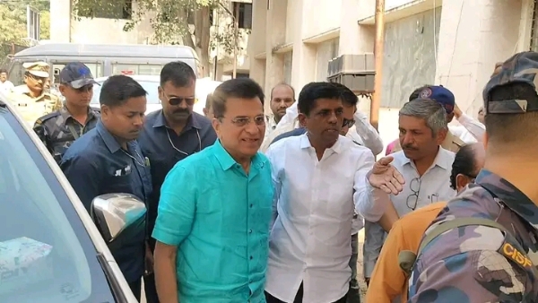 बनावट जन्मदाखला प्रकरणात सोमय्यांद्वारे वरिष्ठ अधिकार्यांबरोबर चर्चा : यादी सादर : केवळ 7 बनावट लाभार्थ्यांविरुध्द गुन्हे बनावट जन्मदाखला प्रकरणात सोमय्यांद्वारे वरिष्ठ अधिकार्यांबरोबर चर्चा : यादी सादर : केवळ 7 बनावट लाभार्थ्यांविरुध्द गुन्हे