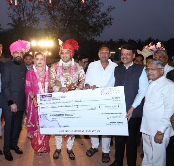 शिवेंद्रसिंहराजे भोसले पूरग्रस्तांसाठी मदत शिवेंद्रसिंहराजे भोसले पूरग्रस्तांसाठी मदत