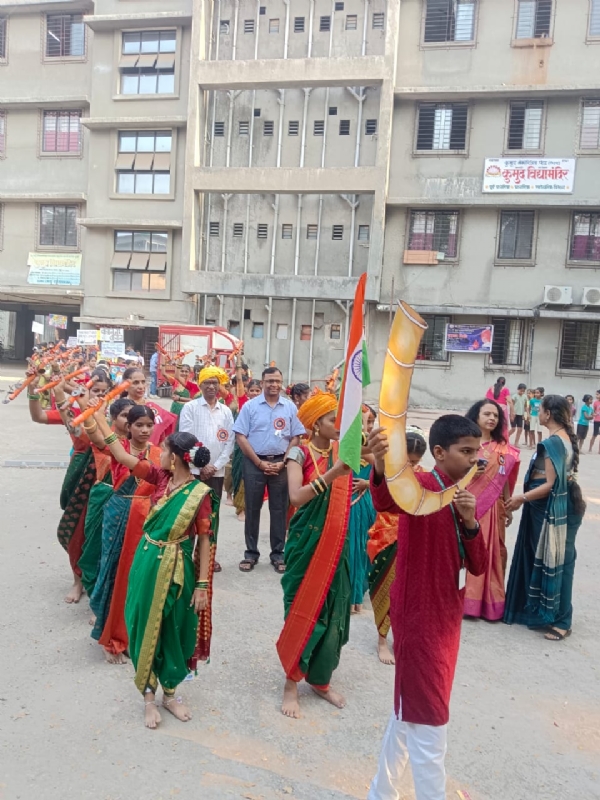 बालकुमार साहित्य संमेलनापूर्वी निघालेली ग्रंथदिंडी बालकुमार साहित्य संमेलनापूर्वी निघालेली ग्रंथदिंडी