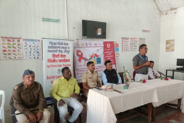 लातूर जिल्हा कारागृहात जनजागृती शिबिर संपन्न लातूर जिल्हा कारागृहात जनजागृती शिबिर संपन्न