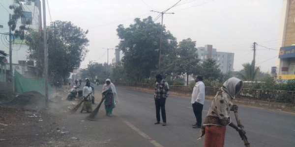 शहरातील मुख्य रस्ते सफाईसाठी महानगरपालिकेने सुरू केली विशेष स्वच्छता मोहिम शहरातील मुख्य रस्ते सफाईसाठी महानगरपालिकेने सुरू केली विशेष स्वच्छता मोहिम