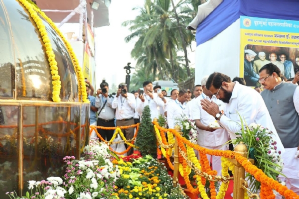 महापरिनिर्वाण दिन उपमुख्यमंत्री एकनाथ शिंदे अभिवादन