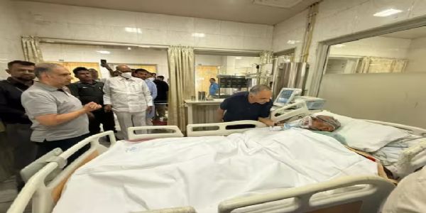 बाबा आढावांची प्रकृती चिंताजनक; शरद पवार रुग्णालयात पोहोचले भेटीला