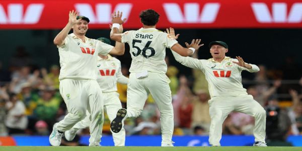 द ऍशेस : ब्रिस्बेन कसोटी सामन्यात इंग्लंड पराभवाच्या छायेत