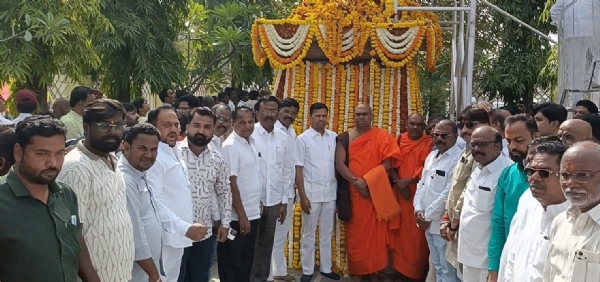 डॉ. बाबासाहेब आंबेडकर यांच्या महापरिनिर्वाण दिनानिमित्त राष्ट्रवादी काँग्रेस पार्टी अजित पवार पक्षाच्या वतीने डॉ बाबासाहेब आंबेडकर यांच्या पुतळ्यास अभिवादन. डॉ. बाबासाहेब आंबेडकर यांच्या महापरिनिर्वाण दिनानिमित्त राष्ट्रवादी काँग्रेस पार्टी अजित पवार पक्षाच्या वतीने डॉ बाबासाहेब आंबेडकर यांच्या पुतळ्यास अभिवादन.