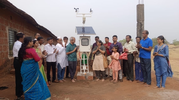 जानशीच्या साने गुरुजी विद्यामंदिरात हवामान मोजमाप यंत्र प्रदान जानशीच्या साने गुरुजी विद्यामंदिरात हवामान मोजमाप यंत्र प्रदान