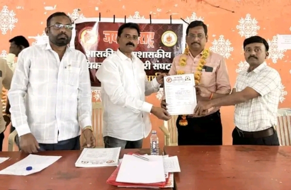 जय महाराष्ट्र निमशासकीय अधिकारी कर्मचारी संघटनेच्या जिल्हाध्यक्षपदी सचिन भुरेवार जय महाराष्ट्र निमशासकीय अधिकारी कर्मचारी संघटनेच्या जिल्हाध्यक्षपदी सचिन भुरेवार