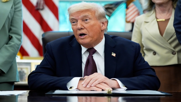 अमेरिकेत अनधिकृत प्रवेश करणाऱ्यांवर ५,००० डॉलर्सचा दंड अमेरिकेत अनधिकृत प्रवेश करणाऱ्यांवर ५,००० डॉलर्सचा दंड