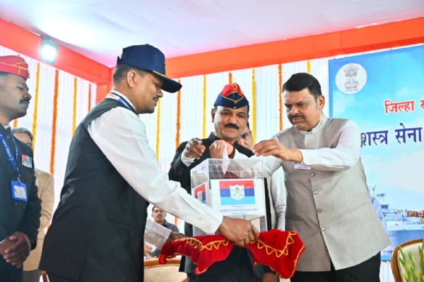 सशस्त्र सेना ध्वजदिन निधी संकलन फडणवीस सशस्त्र सेना ध्वजदिन निधी संकलन फडणवीस