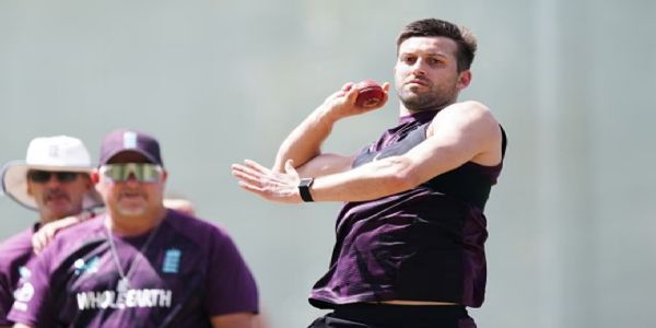 इंग्लंडचा वेगवान गोलंदाज मार्क वूड दुखापतीमुळे अ‍ॅशेस कसोटी मालिकेतून बाहेर