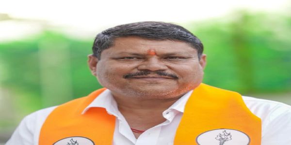 अकोला : गोपाल दातकरांवर पाणीचोरीचा गुन्हा