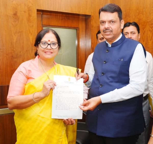 रस्ते दुरूस्तीकरीता शासनाने विशेष निधी द्यावा आमदार देवयानी फरांदे यांचे मुख्यमंत्री फडणवीस यांच्याकडे मागणी रस्ते दुरूस्तीकरीता शासनाने विशेष निधी द्यावा आमदार देवयानी फरांदे यांचे मुख्यमंत्री फडणवीस यांच्याकडे मागणी