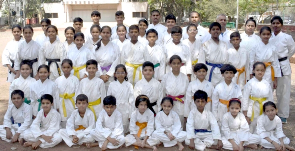 मुलांच्या सुदृढ भविष्यासाठी,आत्मविश्‍वास वाढीसाठी कराटे खेळास प्राधान्य द्यावे
