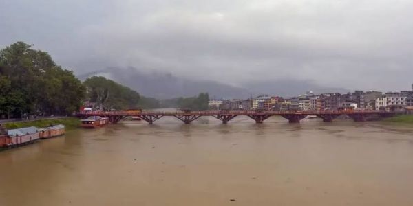 झेलम नदीला पूर, पाकिस्तानी मीडियाचा भारतावर आरोप