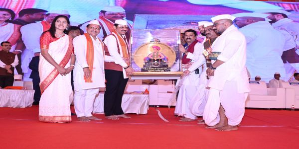 जगाला हेवा वाटेल असे ज्ञानपीठ आळंदीत उभारणार - मुख्यमंत्री