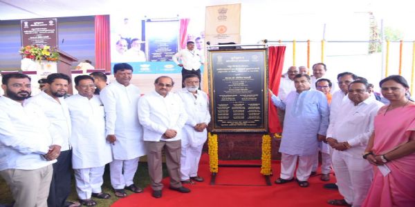 केंद्रीयमंत्री नितीन गडकरी यांच्या हस्ते १ हजार ३८० कोटी रुपयांच्या रस्त्यांच्या कामाचे भूमिपूजन संपन्न