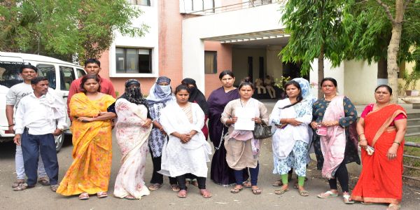 अहिल्यानगर : कला केंद्रात येऊन महिलांना मारहाण करून केले अश्लील कृत्य