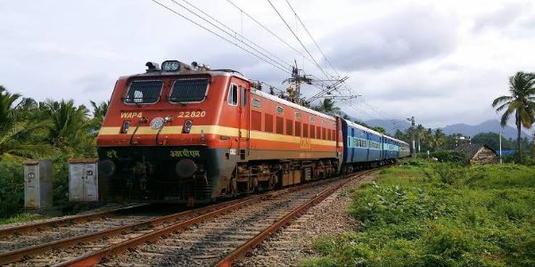 उ.प्र. : मोटरमनच्या प्रसंगावधानाने मोठा रेल्वे अपघात टळला