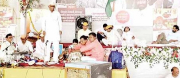 ना हिरवा, ना भगवा; पहिले शेतकरी जगवा - सत्यपाल महाराज अन्नत्याग आंदोलनात सप्तखंजेरी प्रहार