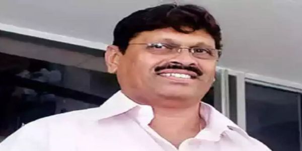 माजी मंत्री बबनराव घोलप कमळ हाती घेण्याच्या तयारीत