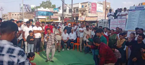 ‘पुष्पा, कुलरचा शॉक, वीज चोरी’वर पथनाट्य... महावितरणकडून आयोजित चित्रकला स्पर्धेला चिमुकल्यांचा मिळाला उत्स्फूर्त प्रतिसाद ‘पुष्पा, कुलरचा शॉक, वीज चोरी’वर पथनाट्य... महावितरणकडून आयोजित चित्रकला स्पर्धेला चिमुकल्यांचा मिळाला उत्स्फूर्त प्रतिसाद