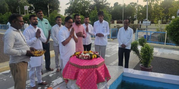 बजरंग दलाचे राष्ट्रीय संयोजकांनी घेतले राष्ट्रसंतांच्या महा समाधीचे दर्शन