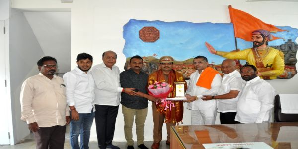 नगर - प्रल्हाद गिते यांना आ.संग्राम भैय्या जगताप सोशल फाउंडेशनचा शौर्य पुरस्कार प्रदान