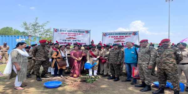 अमरावती : पर्यावरण दिनाला एनसीसीतर्फे वृक्षारोपण