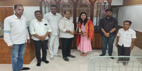डॉ. कंचन जवंजाळ यांचा प्रवीण पोटे पाटील यांच्या हस्ते सत्कार