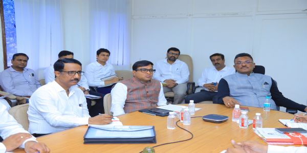 एसटी चे उत्पन्न वाढवण्यासाठी राज्यभर धुळे -नंदुरबार पॅटर्न राबविणार - प्रताप सरनाईक