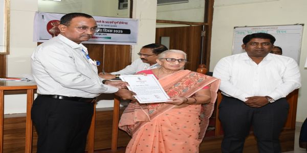 रत्नागिरी तहसीलदार कार्यालयातर्फे आणीबाणीत कारावास भोगलेल्यांना सन्मानपत्र