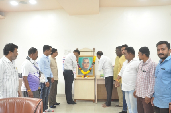 स्व. वसंतराव नाईक यांना हरित क्रांती, पंचायत राज, श्वेत क्रांती व रोजगार हमी योजनेचे जनक मानले जाते