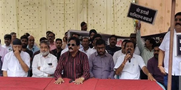 बार संचालकांचा अमरावती जिल्हाधिकारी कार्यालयावर मोर्चा